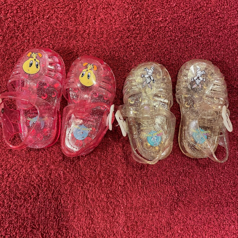 Looney Tunes baby gel shoes. Pink (baby tweety bird) & clear (baby bugs bunny)